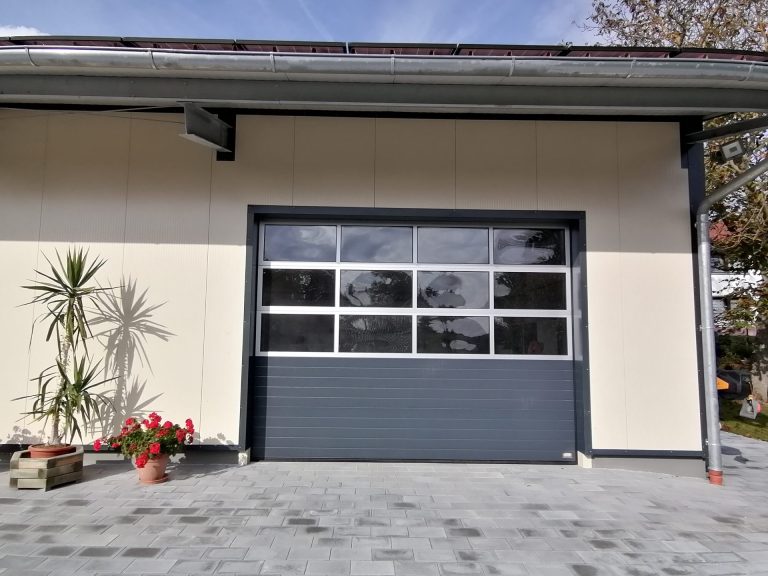 Sektionaltor 40mm Stärke mit Lichtsektionen